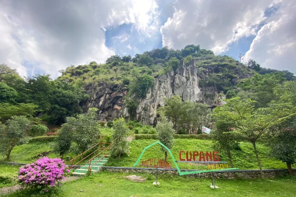 Wisata Alam di Batu Lawang, Cirebon: Panduan Lengkap untuk Keluarga, Sahabat, dan Pecinta Alam 2 Wisata Alam Batu Lawang