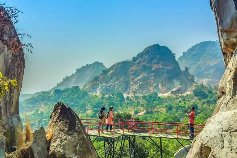 Wisata Alam di Batu Lawang, Cirebon: Panduan Lengkap untuk Keluarga, Sahabat, dan Pecinta Alam 4 batu lawang cirebon love