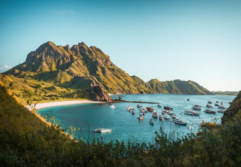 Pulau Padar (Padar Island): Keindahan Yang Megah Menjelajahi Ikon Tercantik di Taman Nasional Komodo 5 pulau padar