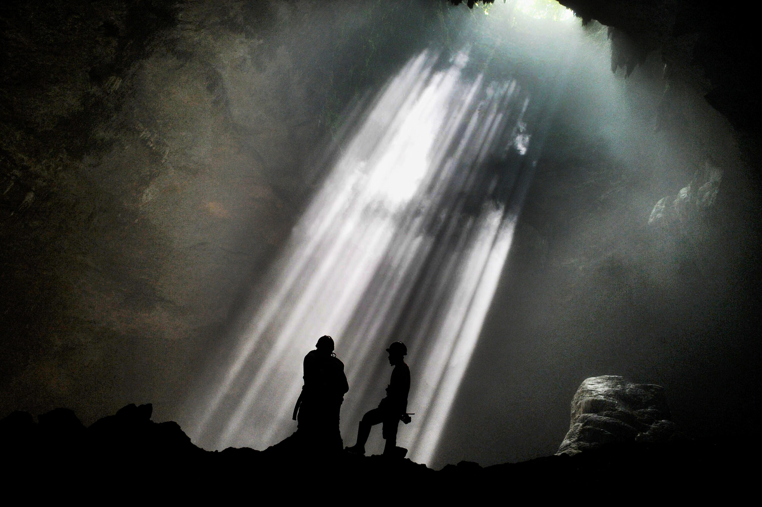 Goa Jomblang Gunungkidul: Tur Vertical Caving dan Momen Cahaya Surga yang Sulit Dilupakan 2 Goa Jomblang Gunungkidul terbaru