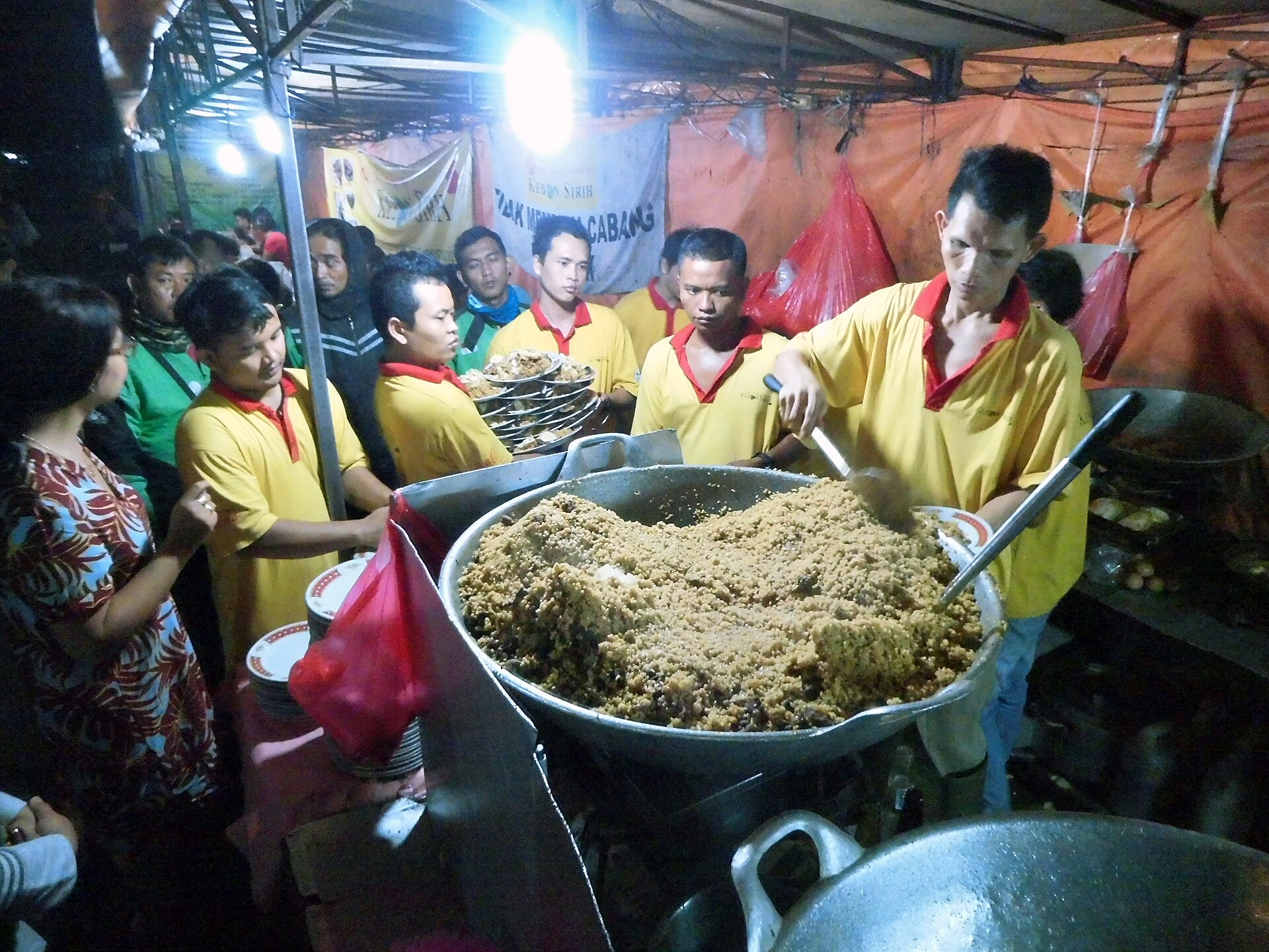 Nasi Goreng Kambing Kebon Sirih Jakarta: Strategi Datang Biar Cepat Dapat Meja 2 Nasi Goreng Kambing Kebon Sirih Jakarta