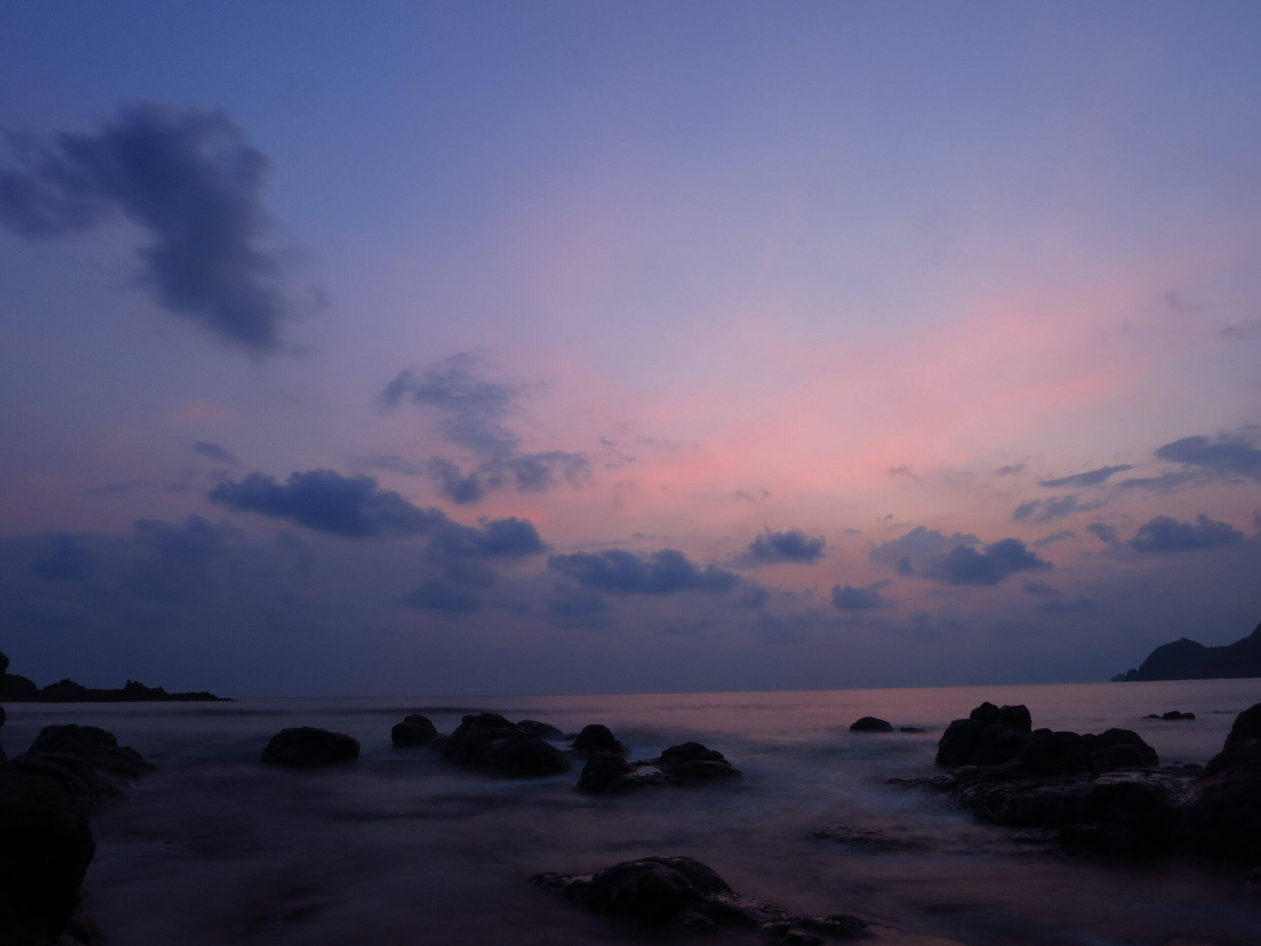 Pantai Wediombo Gunungkidul: Main Ombak Aman, Sunset Panjang, dan Spot Karang yang Fotogenik 2 Pantai Wediombo Gunungkidul